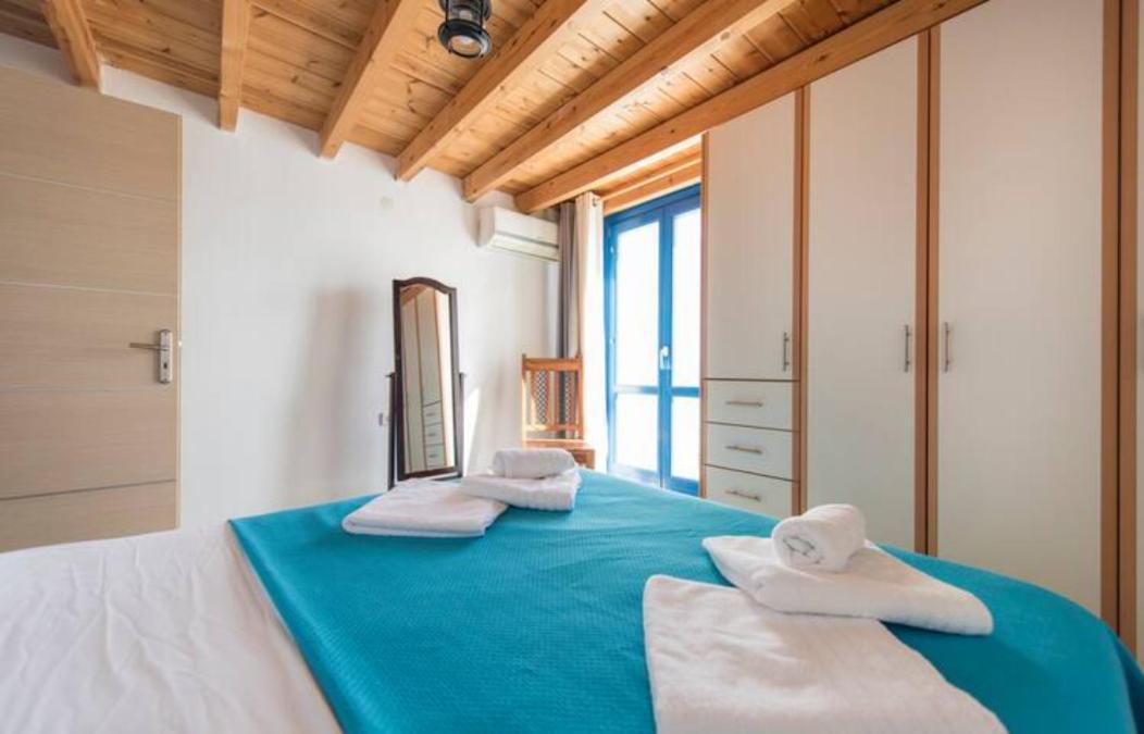 Santorini Traditional Suites Vothon Екстер'єр фото
