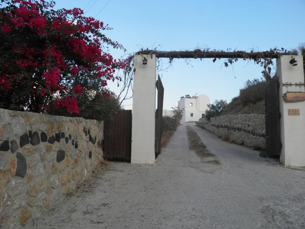 Santorini Traditional Suites Vothon Екстер'єр фото